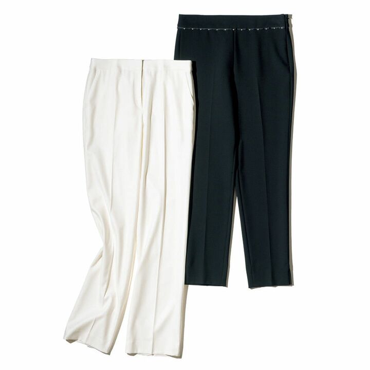 左から／パンツ￥39,000（コロネット〈ミラ・ショーン〉）、パンツ￥67,000（ジョルジオ アルマーニ ジャパン〈エンポリオ アルマーニ〉）　[Precious2018年10月号105ページ] 
