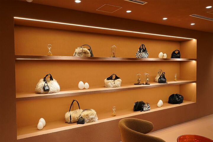 「ジャンニ キアリーニ銀座店」の店内カット