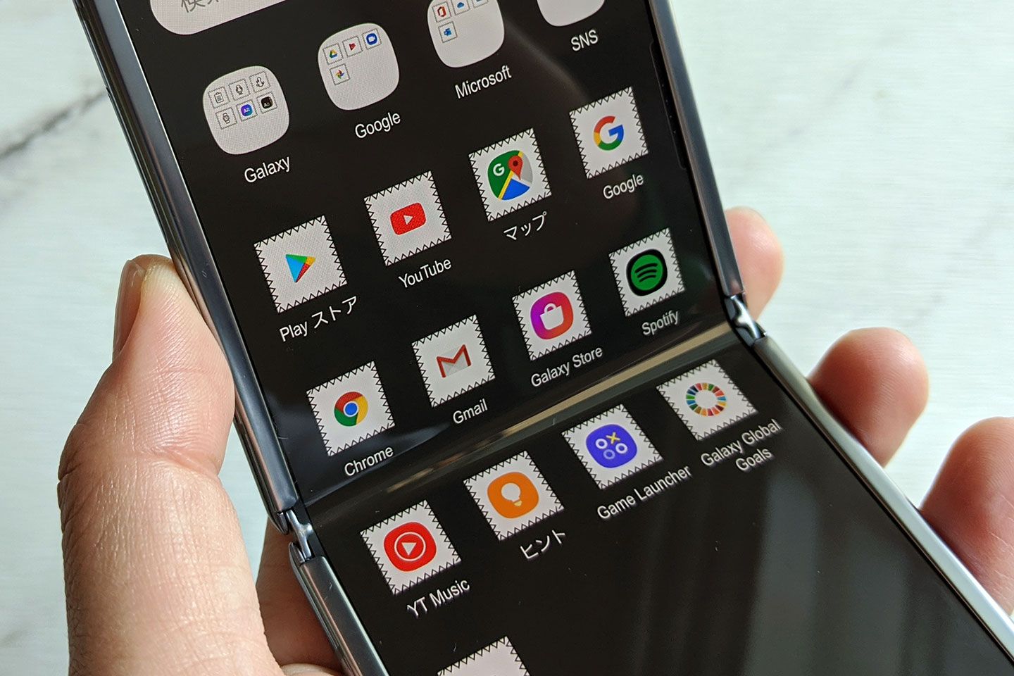 よく見てください!アイコンの周りにはまるでブランケットステッチのようなあしらいまで!