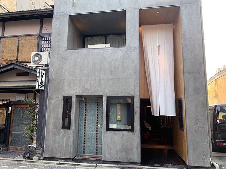 祇園の複合施設「ygion」の2階にある「CANDYBAR Gallery」
