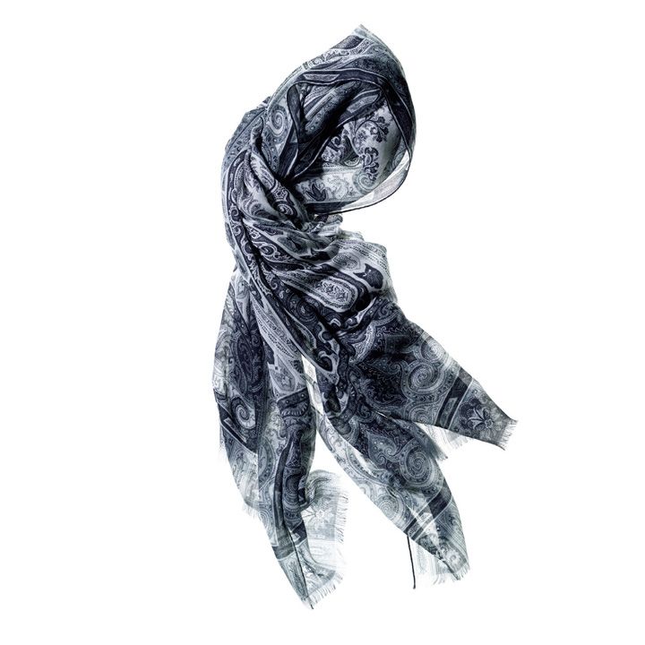 ショール［素材：カシミヤ、サイズ：縦200×横140cm］￥157,000（エトロ ジャパン）　[Precious2018年10月号96ページ] 