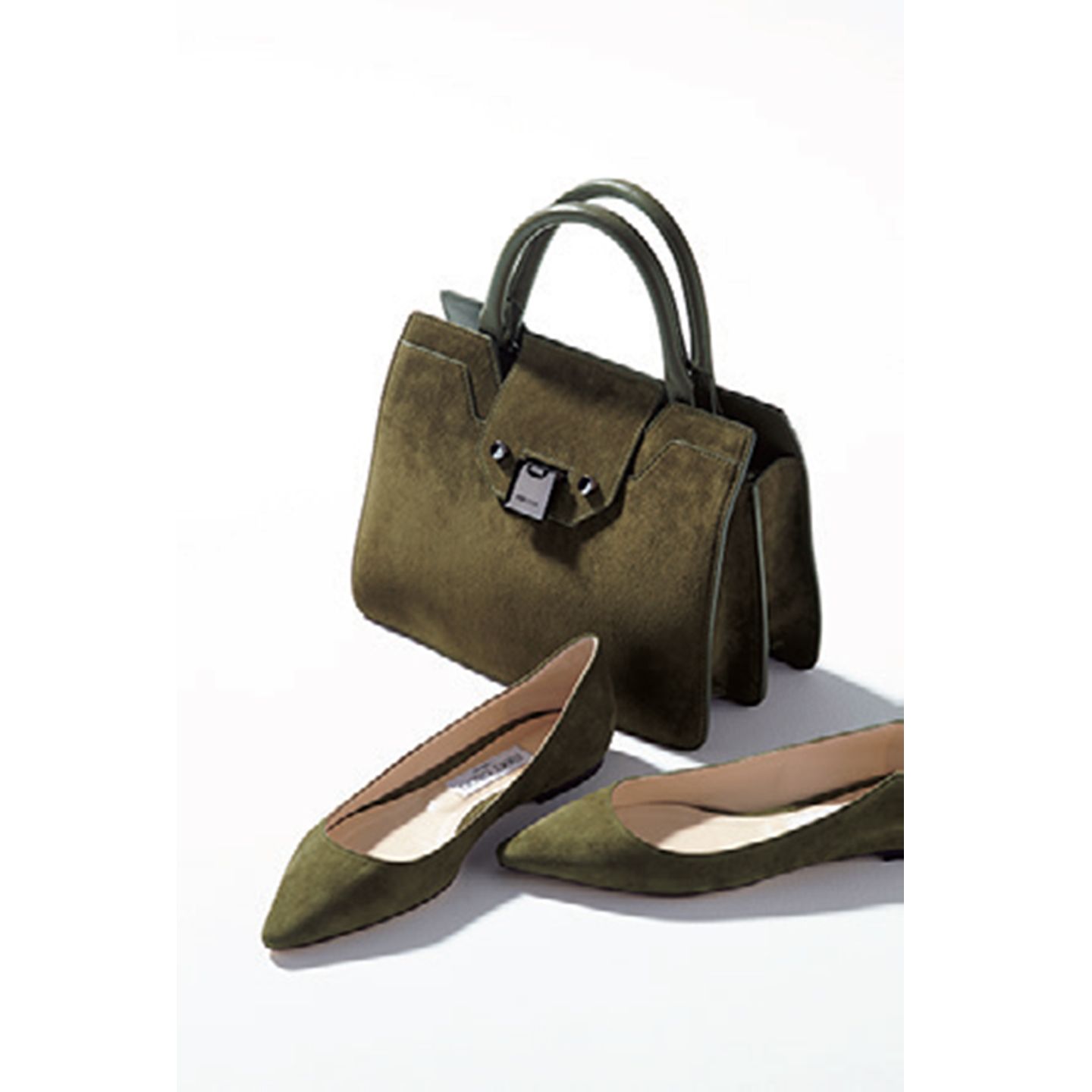 バッグと靴はJIMMY CHOO