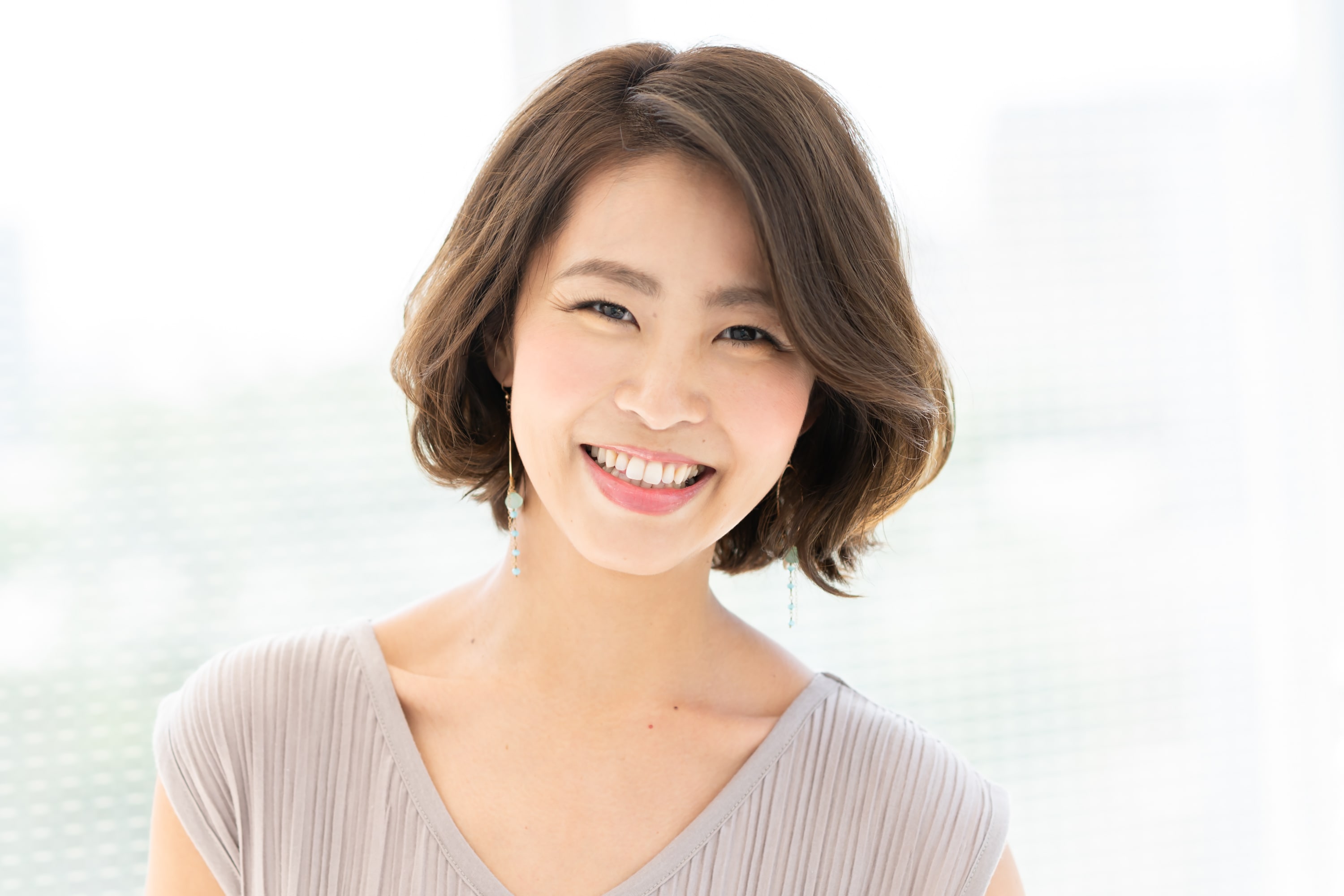 ブローとコテで優雅な毛流れば大人の色気が纏える
