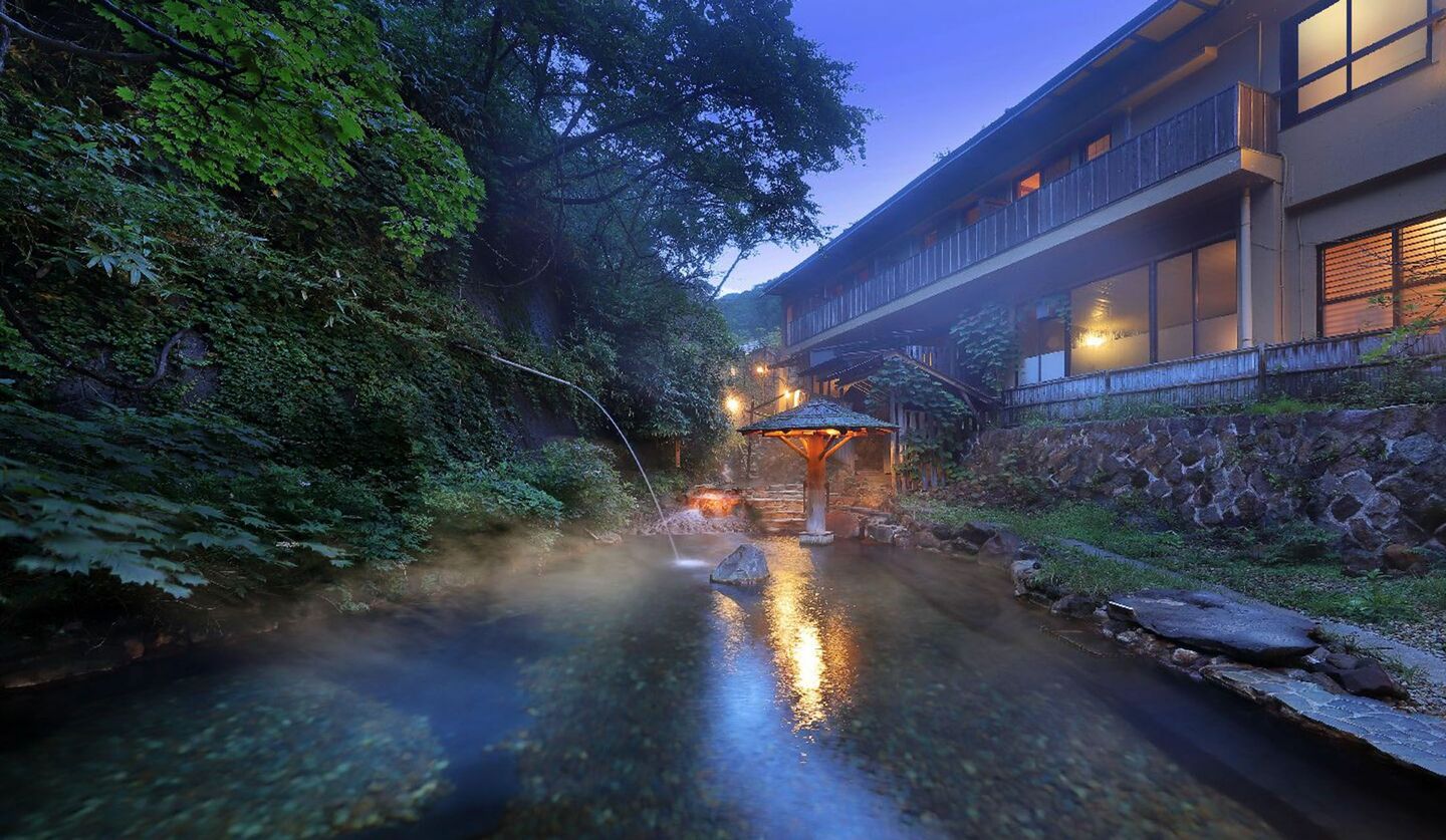 栃木県・那須温泉郷にある「大丸温泉旅館」の大露天風呂