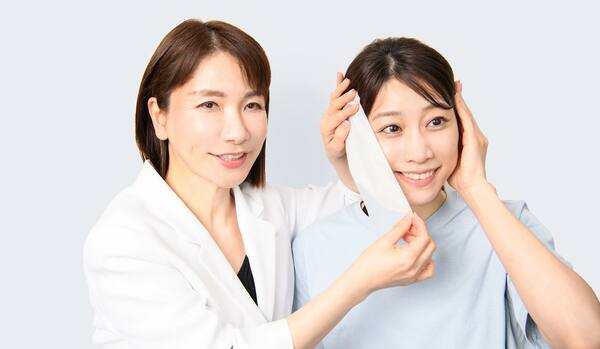 朝のむくみ顔に効く【村木宏衣さん指導】ティッシュ1枚で引き締め簡単メソッド