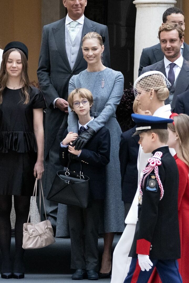 ファッションニュース_1,セレブ_1,大人コーデ_1,ジャケット_1,スカート_1