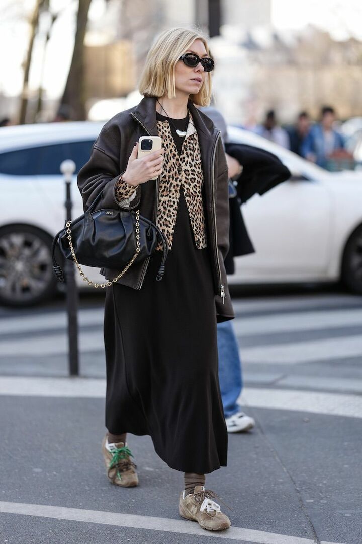 レオパード柄とレッグコーディネートがアクセントになり、メリハリしっかりな着こなしに。