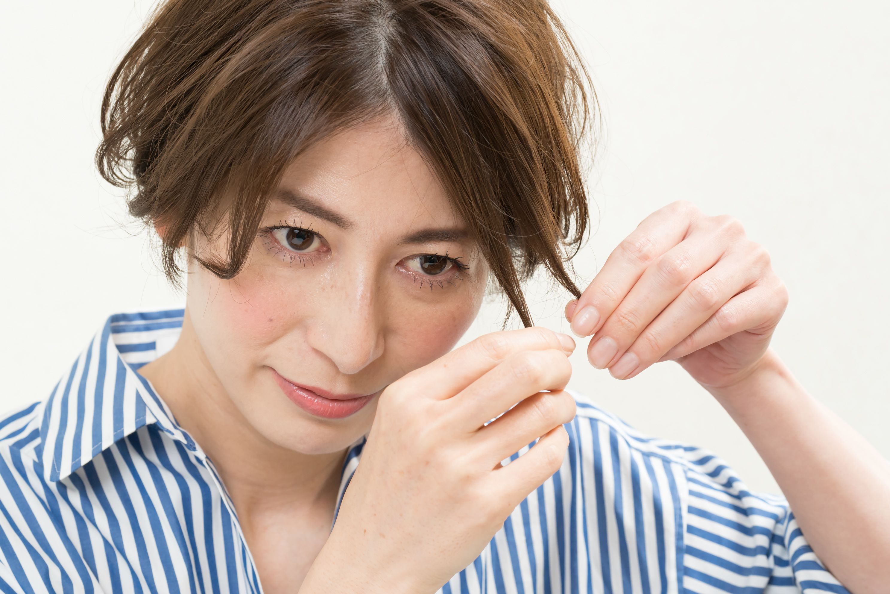 毛束を割くことで、ふわっとした印象に。