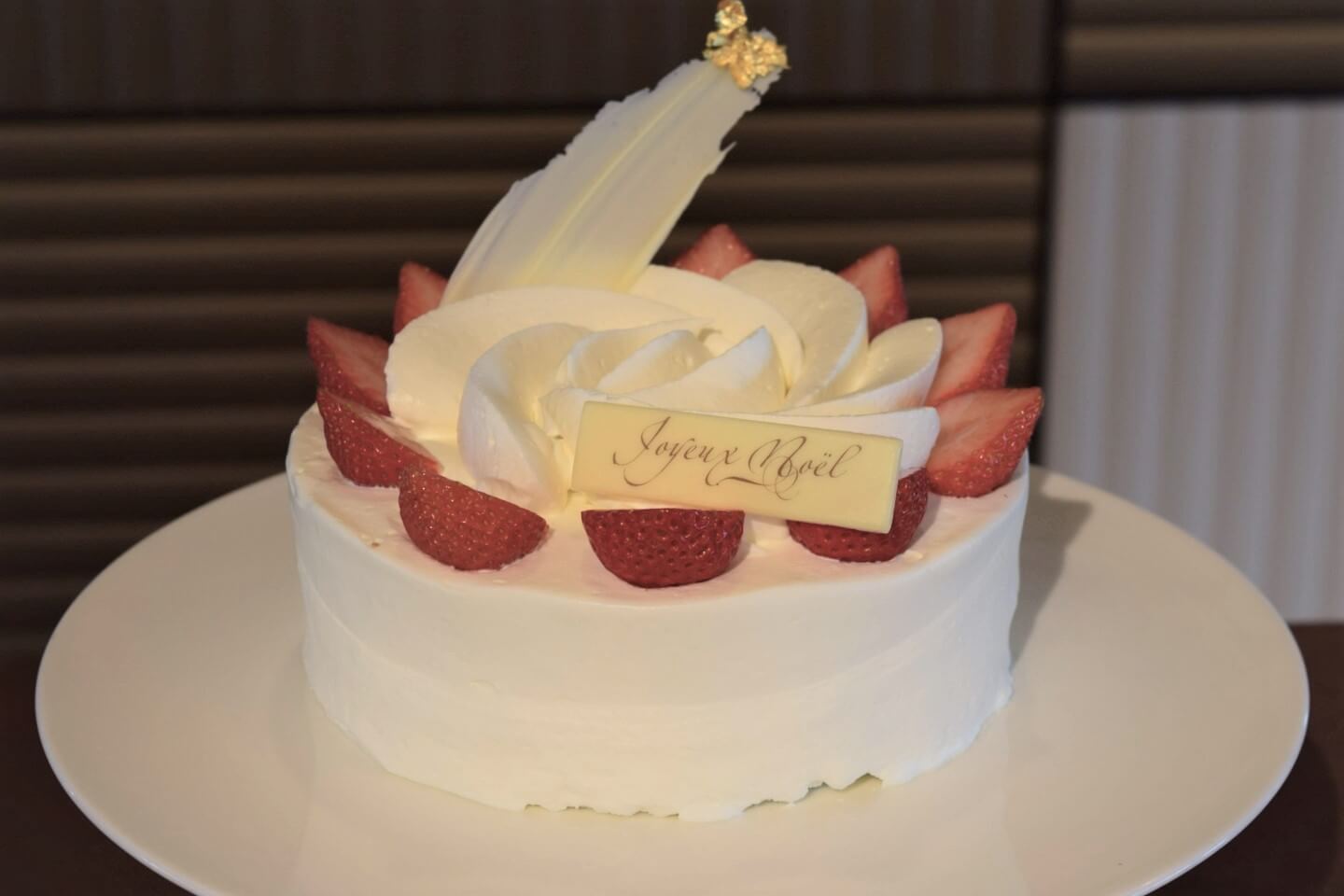 京王プラザホテルのクリスマスケーキ「フレジェ」の画像