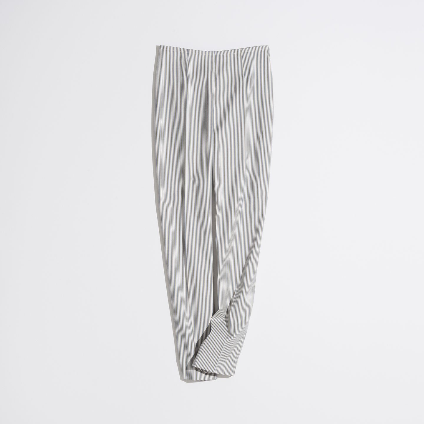パンツ¥38,000(トレメッツォ〈ピーティートリノ〉)