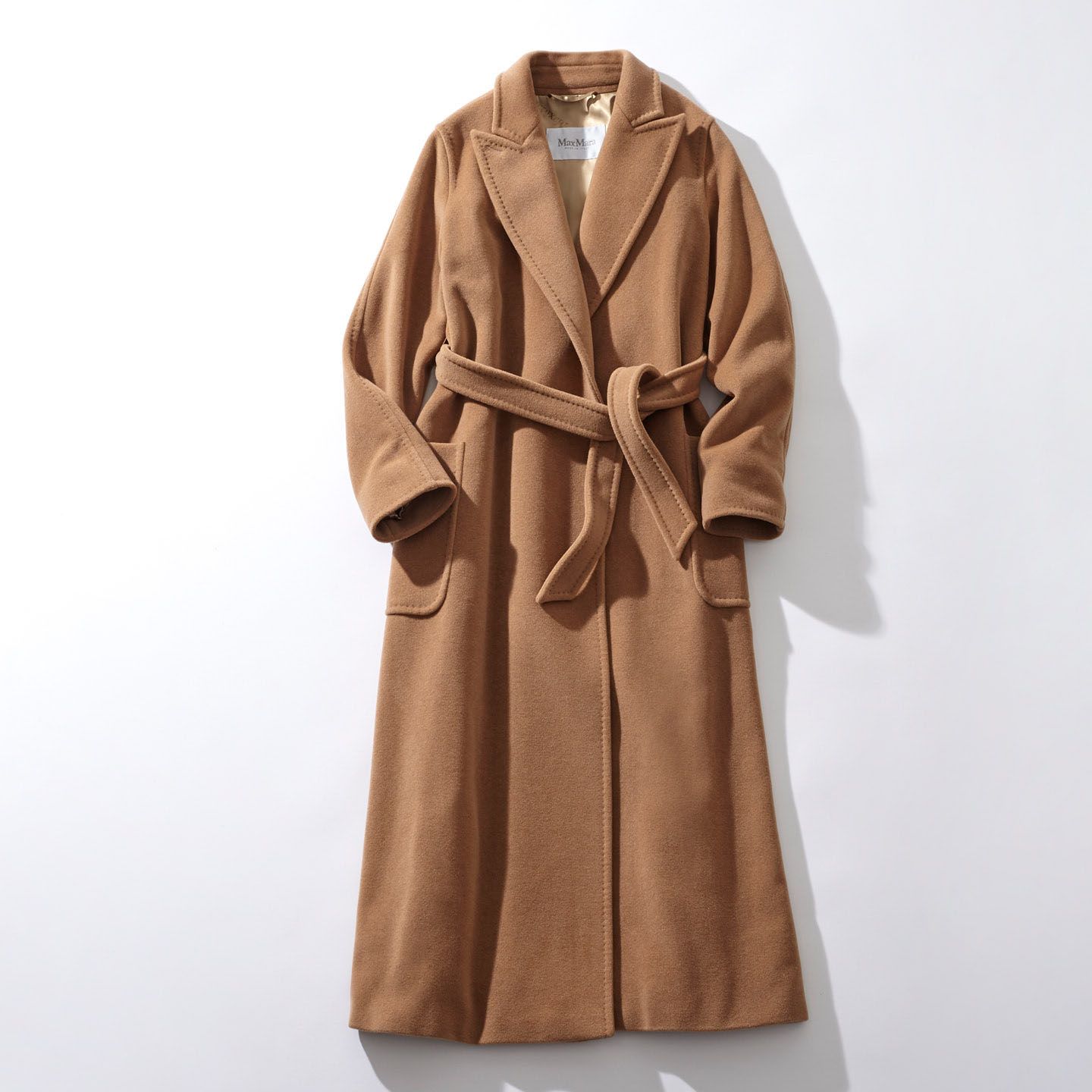 ロングコート¥364,000(税抜)