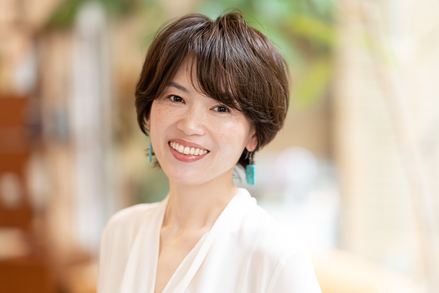 ラフで自然体。しなやかな毛流れで大人の優雅さを表現