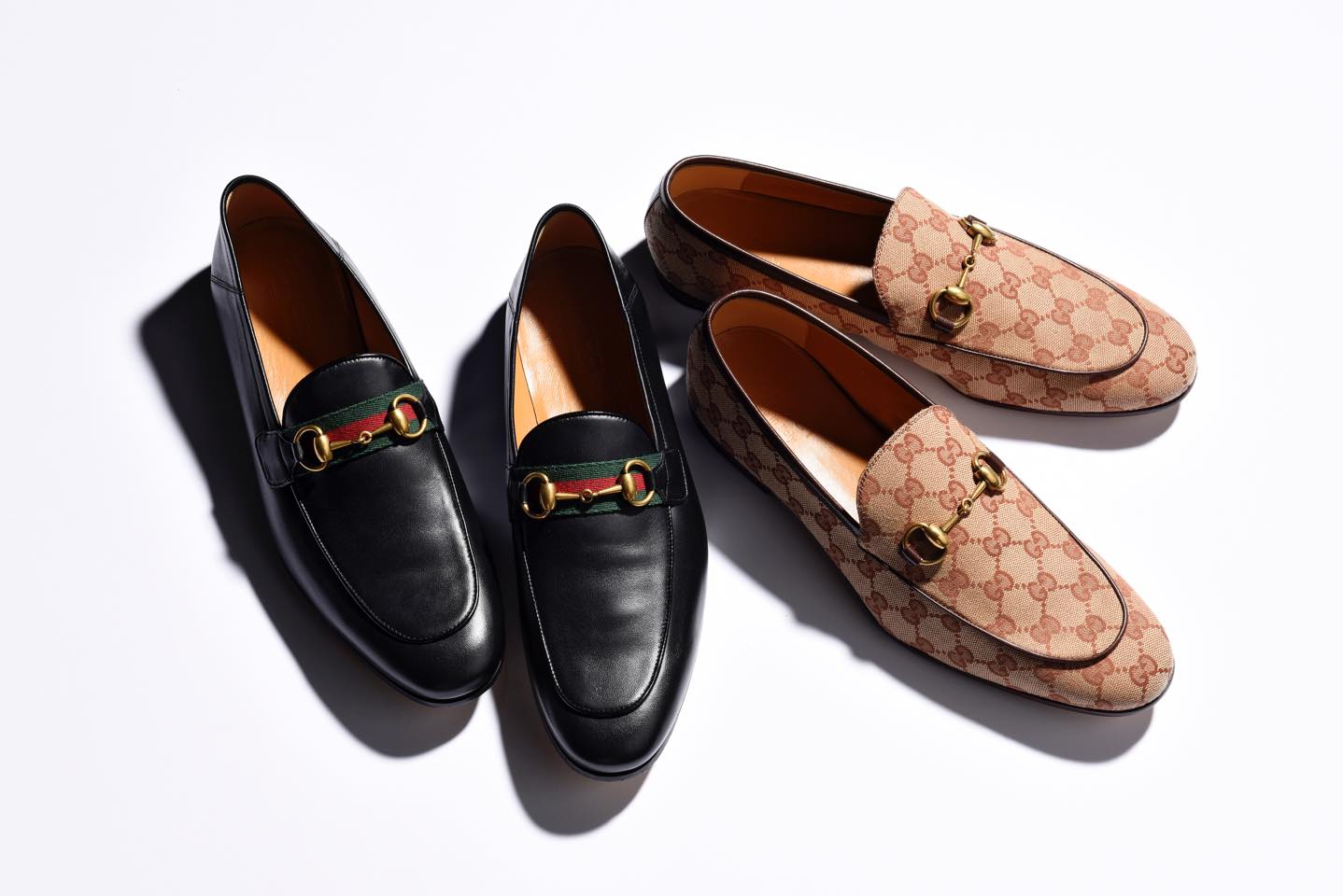 靴各¥98,000(グッチ ジャパン)