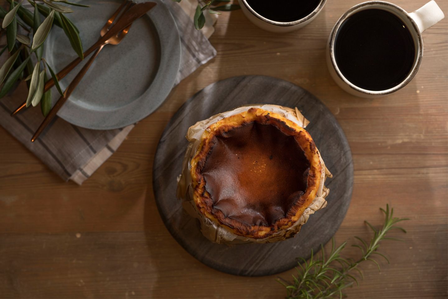 Basque Style Cheese Cake¥2,500【1ホール直径12センチ】