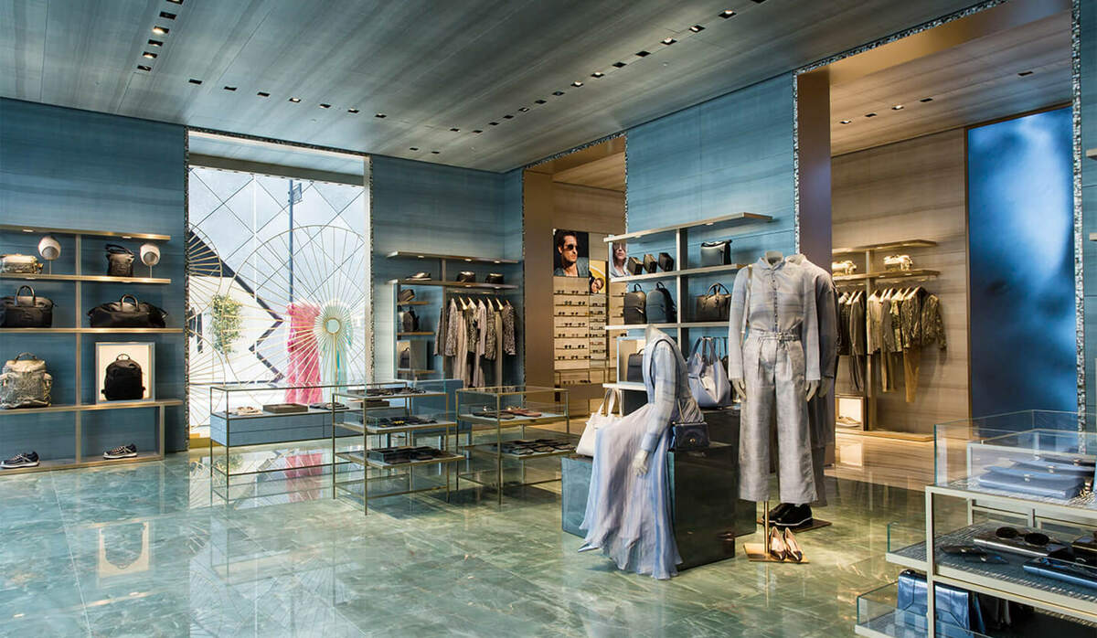 Giorgio Armani ストール 銀座アルマーニタワーで購入　未使用 Giorgio Armani ストール 銀座アルマーニタワーで購入 未使用