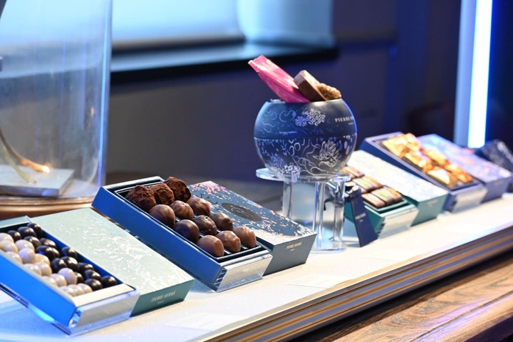 スイーツ_13,クリスマスケーキ_13,チョコレート_13,いちご_13,プレゼント_13