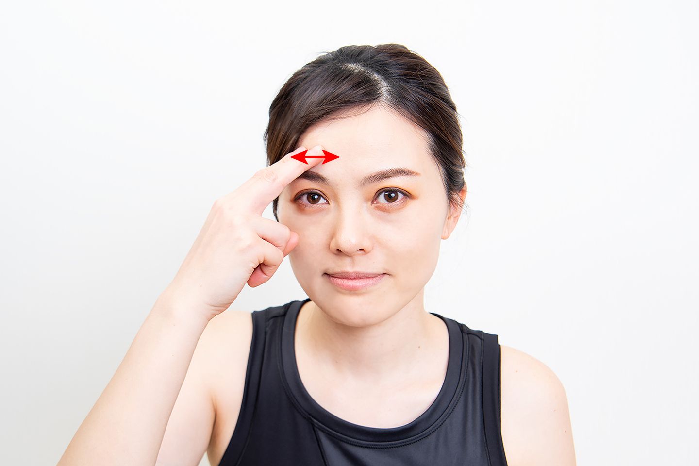 左右に小刻みに動かして額の筋肉をほぐす。