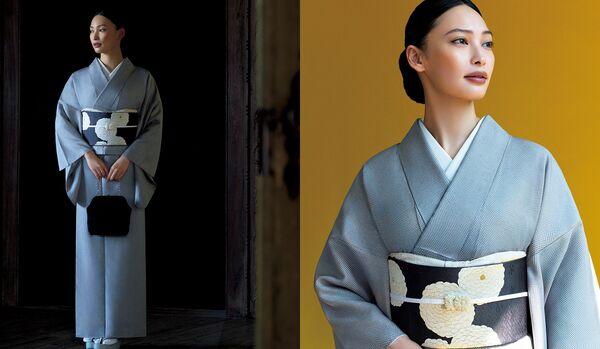 大政 絢さんがまとう、銀鼠色の「小千谷紬」着物｜大輪の白菊が咲き誇る帯で凛とした佇まいに