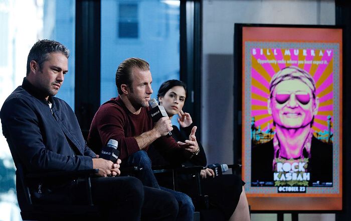 2015年10月 AOL Build Presents 『ロック・ザ・カスバ!』。左から、テイラー・キニー、スコット・カーン、リーム・リューバニ。