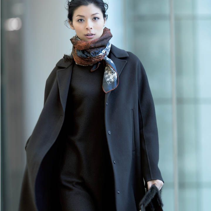 黒ワンピース×カシミアコート×ストール