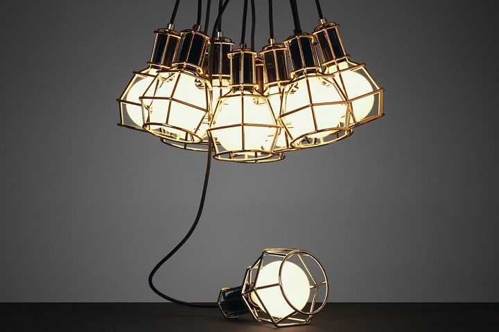 夜の長い北欧で生まれた「Work Lamp(ワークランプ)」24k gold DESIGN STOCKHOLM ¥18,360(税込)
