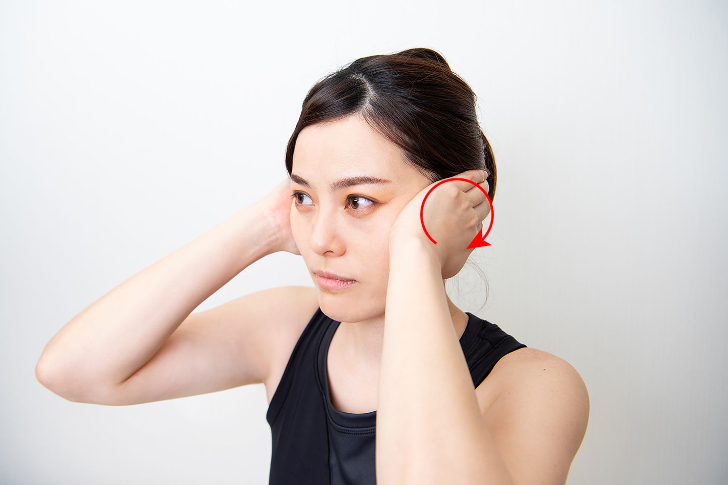 耳を回して頬と耳周りの緊張をほぐす