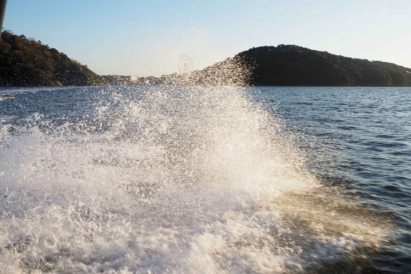 スピードが出ると水しぶきが上がるので、要注意!