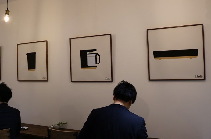 こちらは1Fのカフェスペース。あたたかいコーヒーや紅茶をいただいて、ホッと一息。