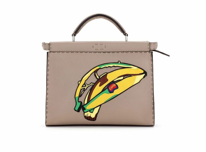 バナナの皮をモチーフにした「ピーカブー フィット ミニ」【縦22×横28×マチ6cm】¥419,000