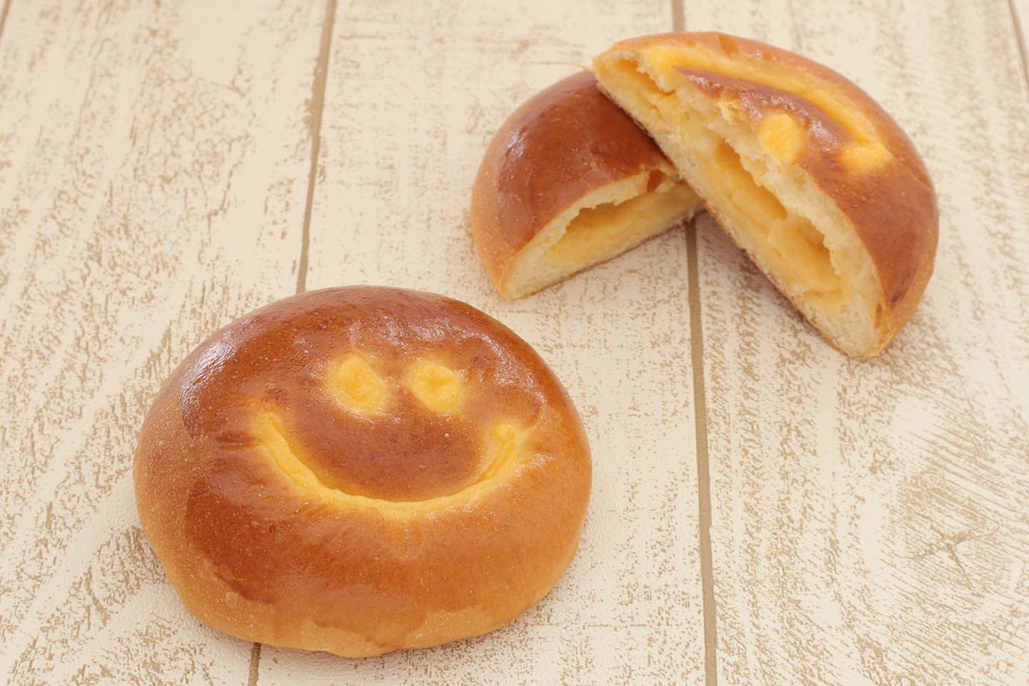 「しあわせを呼ぶクリームパン」
