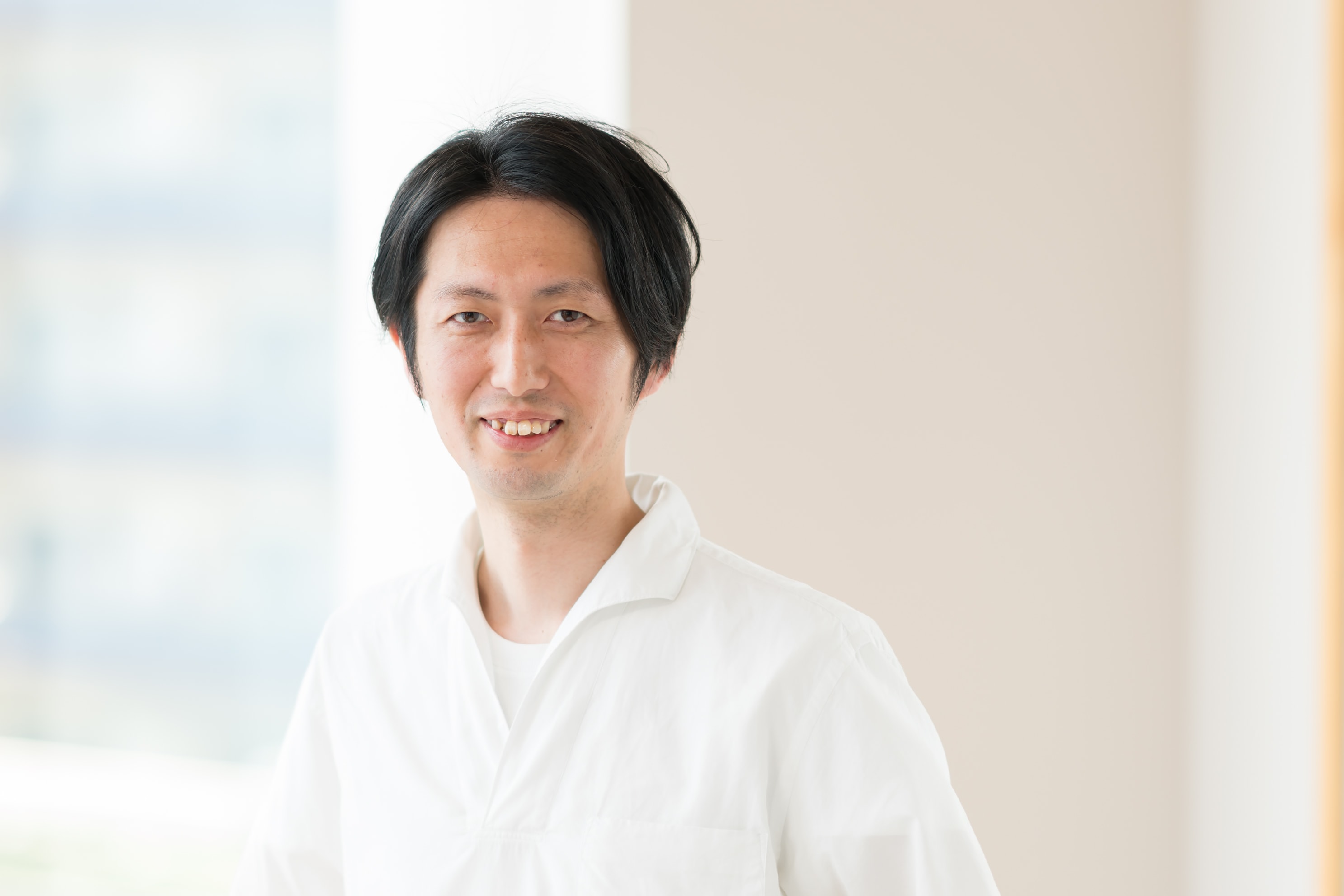 kakimoto arms 田園調布店のスタイリストディレクター・細畑久寿さん。ミュージカル鑑賞が趣味とか。「宝塚出身の和音美桜さんの大ファンで、彼女の出演する舞台は欠かさず観ています」