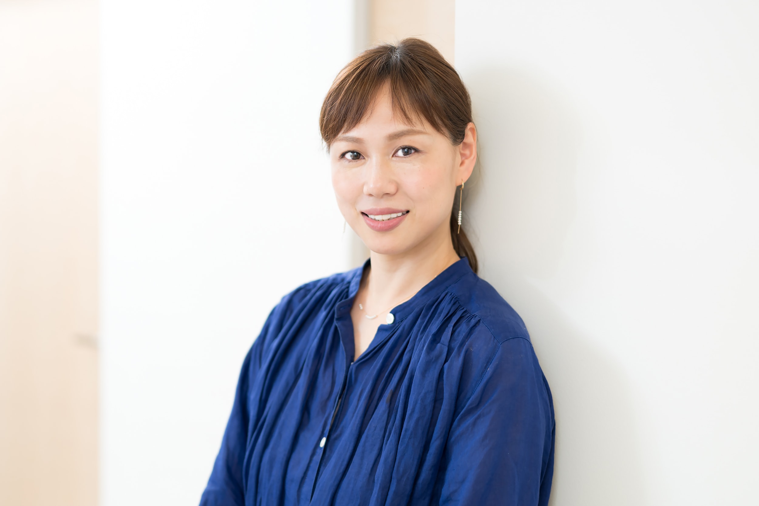 pinceau代表・山岸亜由美さん。超朝型で出勤前に掃除も洗濯もすべて済ませているとか。「5時半から1時間かけて軽く走るのが日課になっています。1日1万歩が目標です」