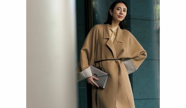 コンフォタブルな印象が叶う「セアン」のラップコート｜濃淡配色や華奢なベルトコードで、一歩先のベーシックに