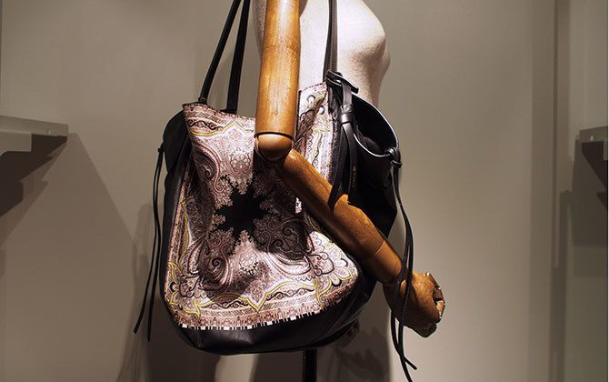 エトロ（ETRO）のアイコンバッグ、ヌーボラトートの新作[W30xH30xD22cm]￥264,000（税別）