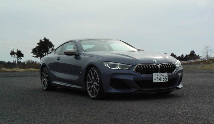 ラグジュアリークーペにふさわしい、グラマラスなスタイリング。