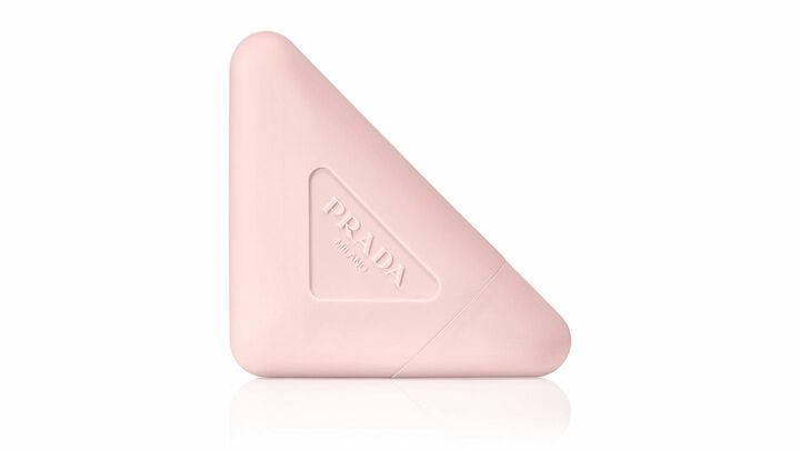 プラダ ビューティから発売される「プラダ パラドックス ハンド トリプルケア ハンドクリーム」