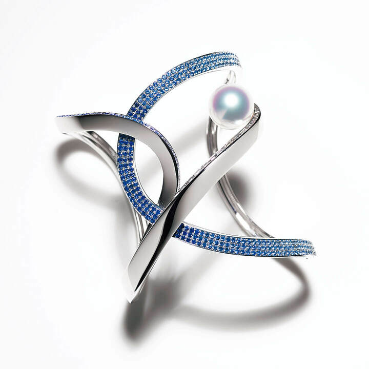 ブレスレット『オーロラ』￥14,500,000［ホワイトゴールド×南洋真珠 白蝶×ダイヤモンド×ブルーサファイヤ］（TASAKI〈TASAKI Atelier〉）