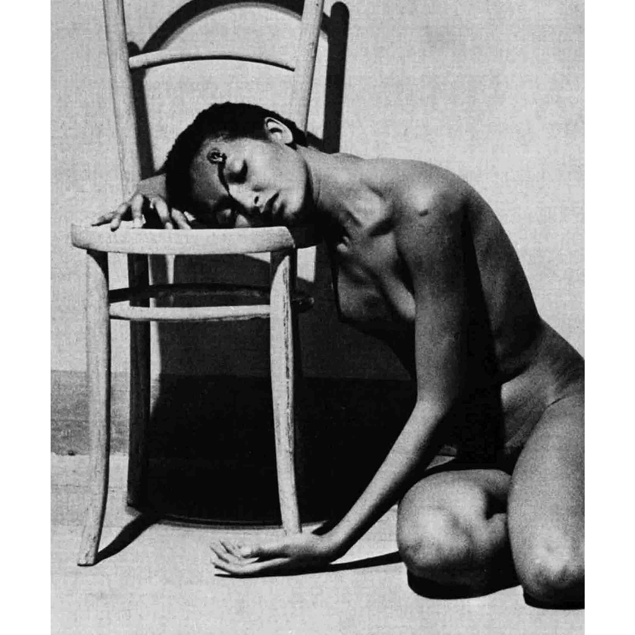 ピエル・パオロ・パゾリーニ(1922~1975年)ボローニャ生まれ。作家・詩人として活躍したのち、映画界に進出。監督した作品の多くはエログロ、難解と称されたが、その根底にあるのは強烈な反体制思想だ。その死は、性的いたずらを加えたことによる、少年の反撃とされるが、極右勢力による謀殺との説もある。