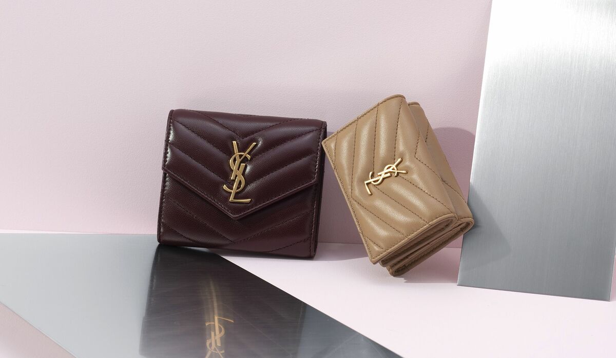 【✨極美品✨】 サンローラン カサンドラ マトラッセ 二つ折り財布 ブラック SAINT LAURENT 二つ折り財布 ブラック