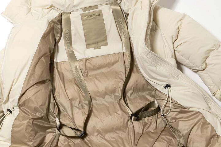 「ウールリッチ」のダウンウエア