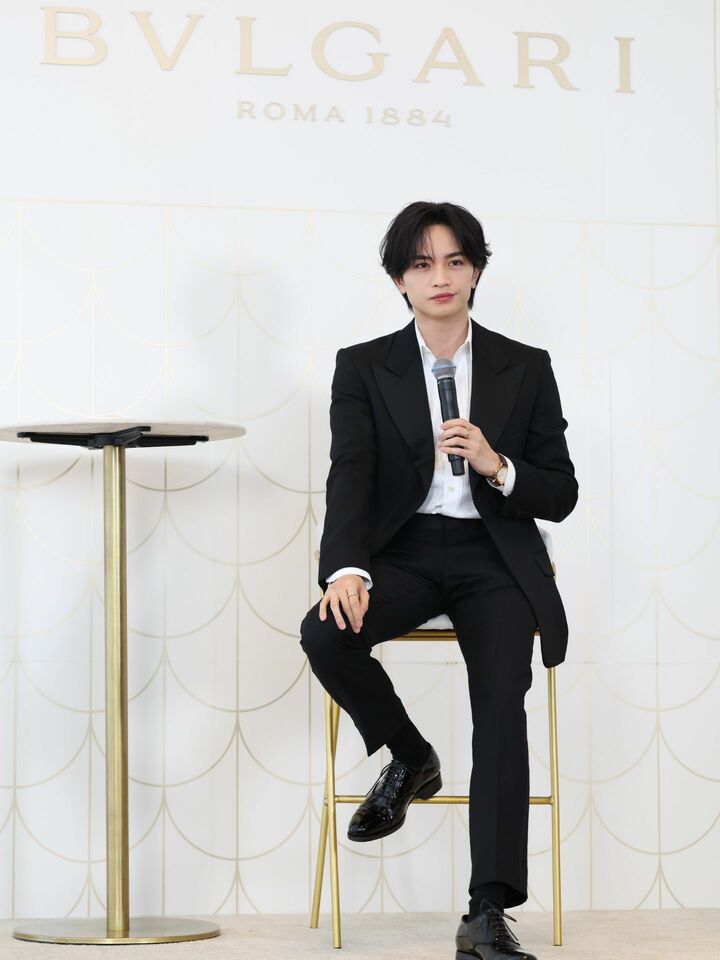 ブルガリのアンバサダー就任発表会に登壇した俳優・歌手の中島健人さん