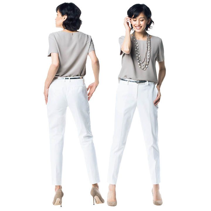 【3】白パンツ×グレーニット
