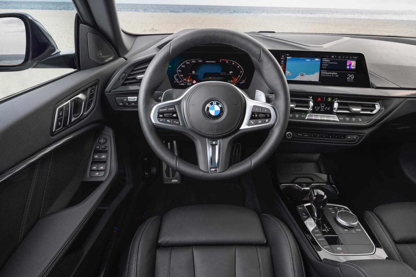 M235i xDriveグランクーペのダッシュボードはBMWらしく機能的。