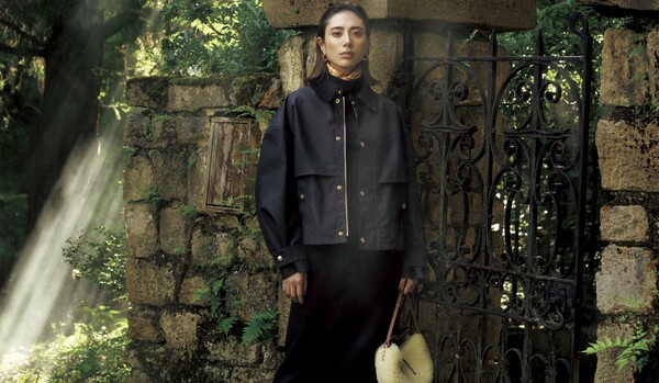 スタイリスト・高橋リタ流【最旬トラッド香るジャケット×スカートスタイル】“ふわもこバッグ” でチャーミングさもプラス!