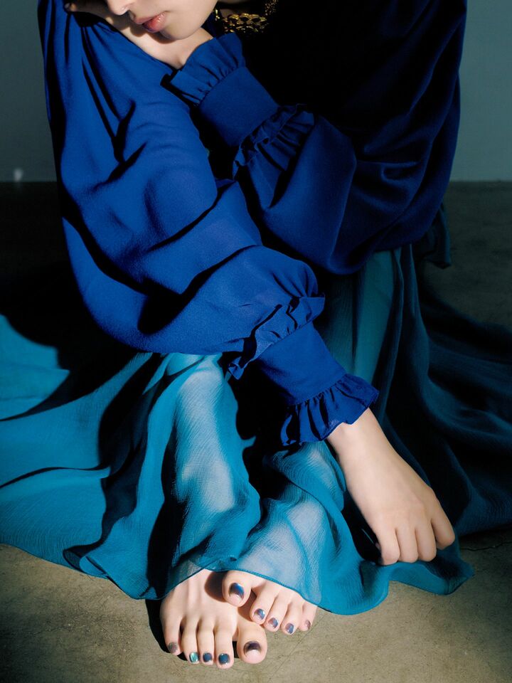 クロエのウエアを纏った大政 絢さん