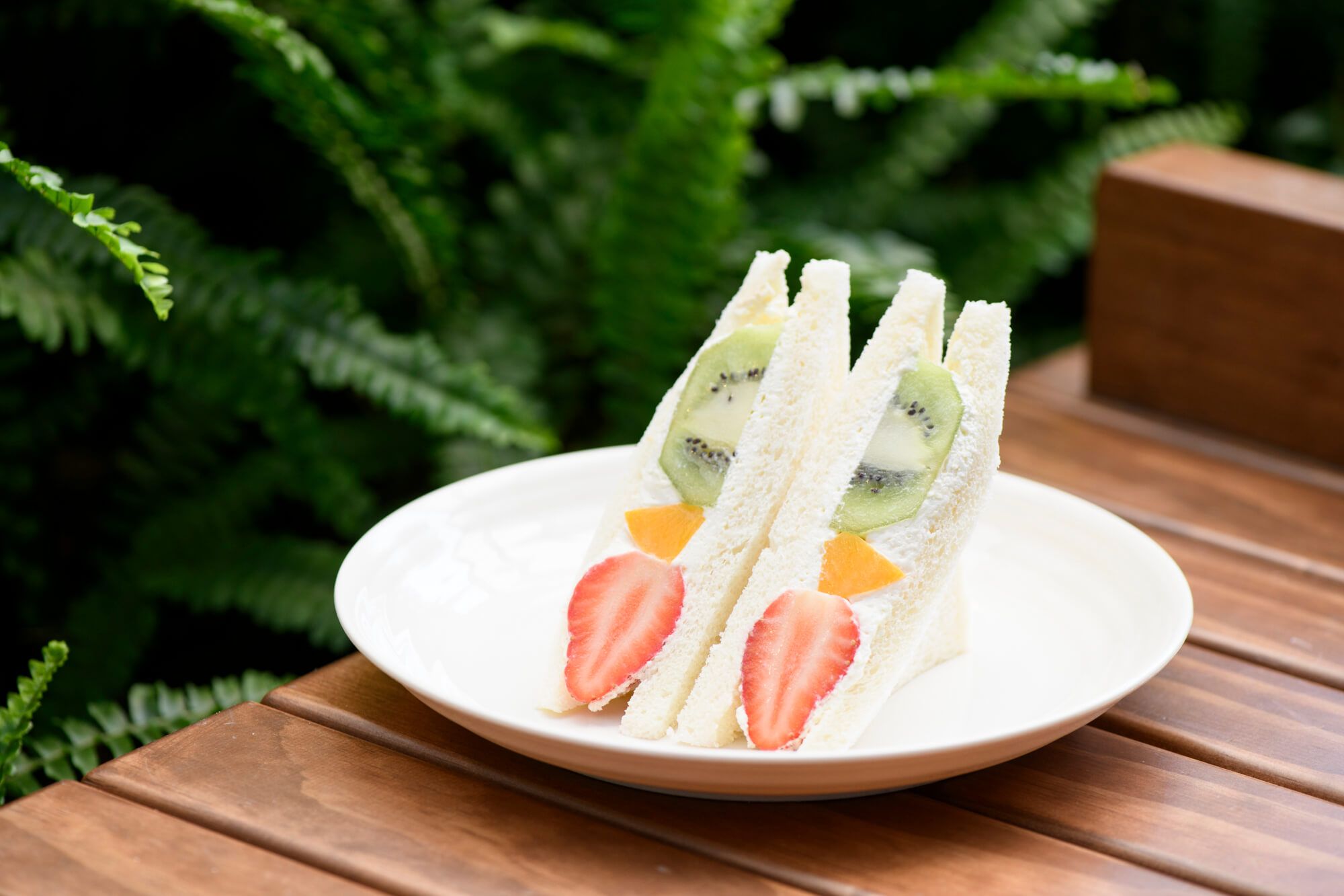 大きいいちごをはじめとする3種のフルーツが入ったスイーツで人気NO.1の「フルーツスペシャル(いちご)」¥360