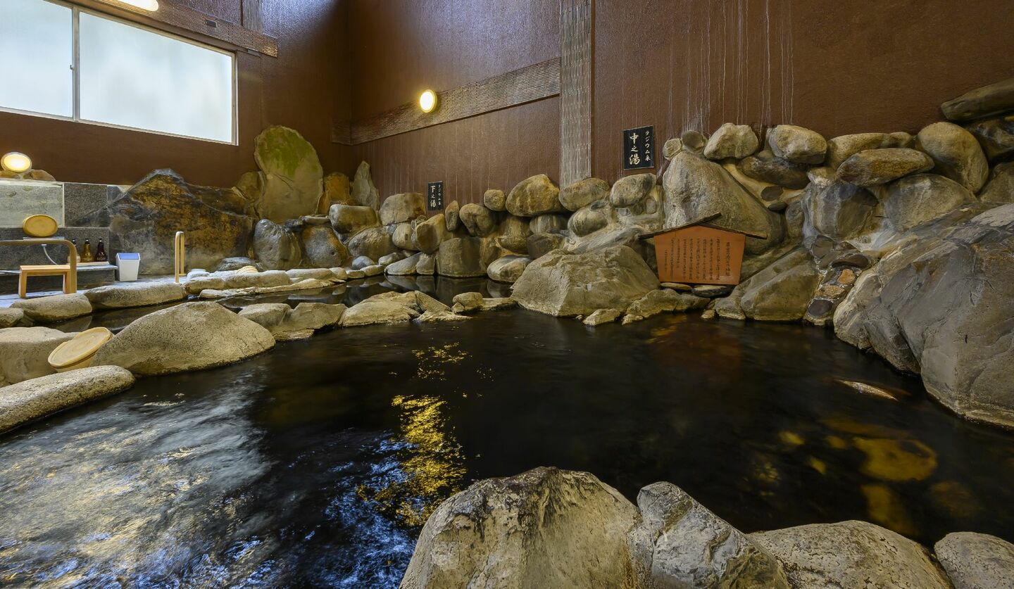 「旅館大橋」の「巌窟の湯」