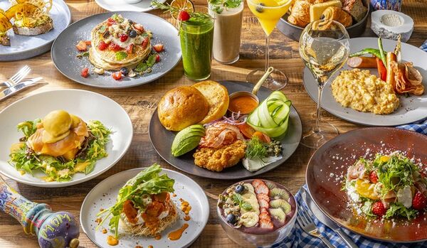 「キンプトン新宿東京」でアサイーボウルやパンケーキなどメニューを選べる新ブランチが登場!【実食レポート】