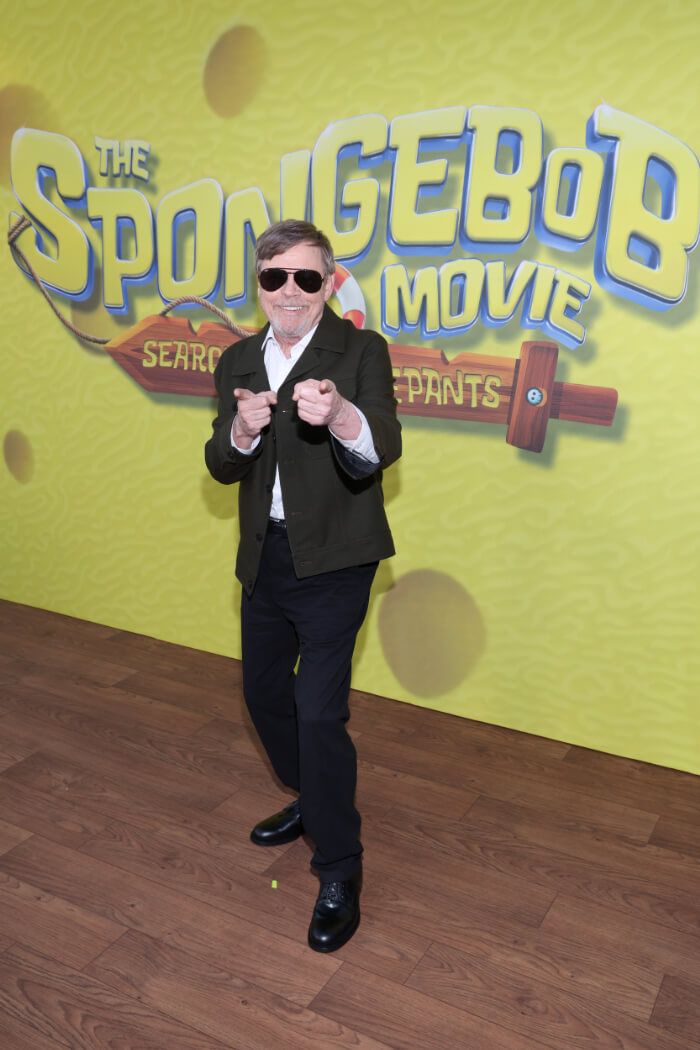 2025年12月15日、ロサンゼルスのパラマウント・ピクチャーズ・スタジオで行われたアニメーション映画『劇場版スポンジ・ボブ 呪われた海賊と大冒険だワワワワワ！』のホリデー上映会。日本では2026年4月1日公開。マーク・ハミルは、同作で「さまよえるオランダ人」の英語版声優を務めた。