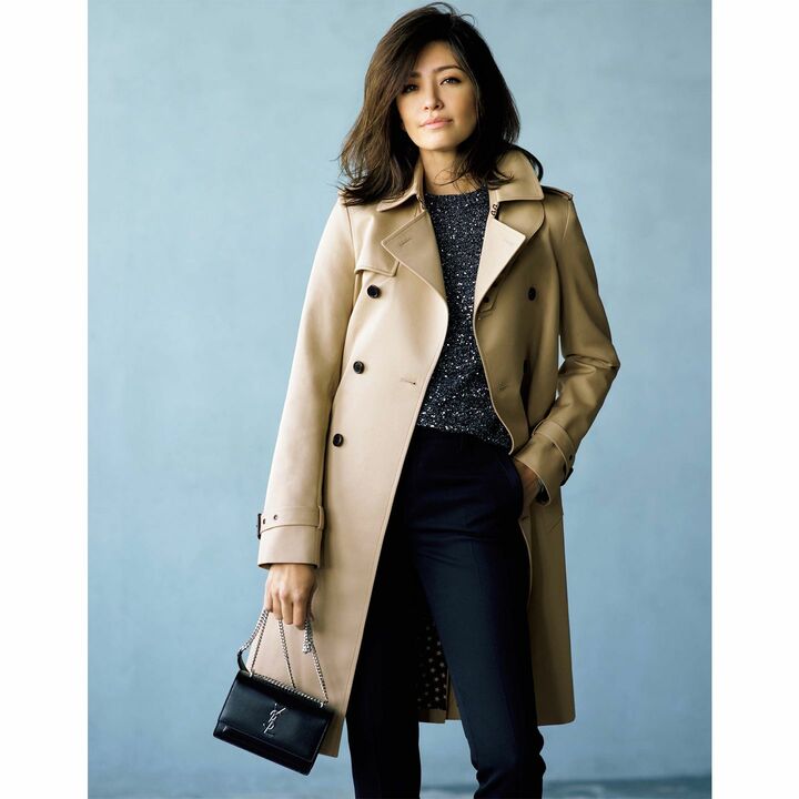 コート￥275,000・ラメニット￥300,000・パンツ￥115,000・バッグ￥175,000（イヴ・サンローラン〈サンローラン バイ アンソニー・ヴァカレロ〉）　［Precious2019年5月号252ページ］